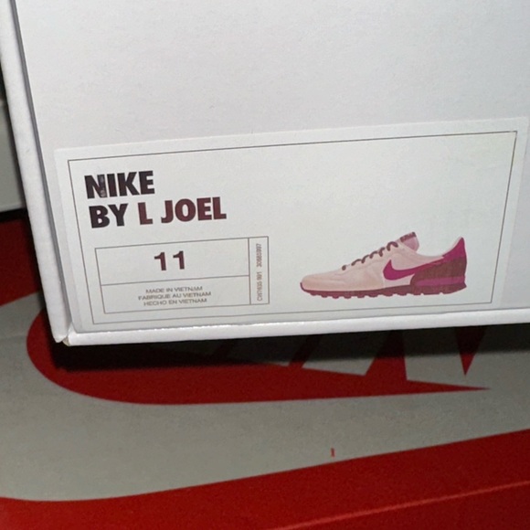 Nike By You “Internationalist” Men’s Size 11 US *New with og box* Purple/Black - Picture 9 of 10